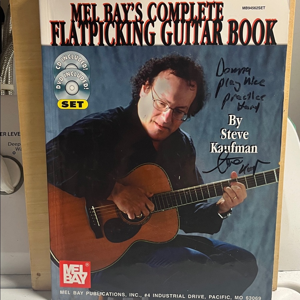 's Complete Flatpicking Guitar Book with DVD